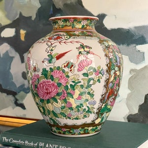 Vintage Large Rose Medallion Vase // Famille Rose // Chinoiserie // Grandmillennial