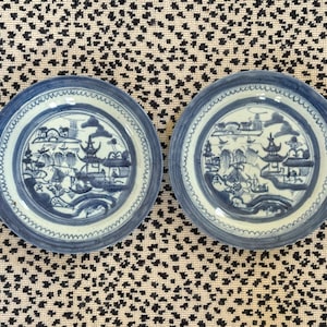 Antique Pair of Canton Blue and White Chinese Export Plates // Chinoiserie // Grandmillennial // Interior Design