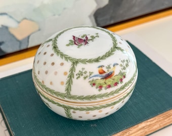 Antique Victoria Austria Hand Painted Porcelain Trinket Box // Circa 1904 to 1918 // Grandmillennial // Chinoiserie