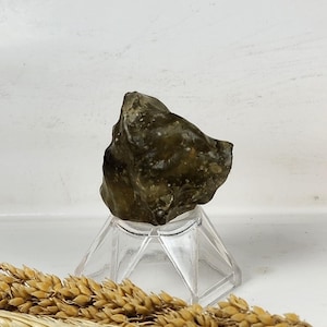 Libyan Desert Glass Tektite: Dark Green Crystal (32.5 GR)