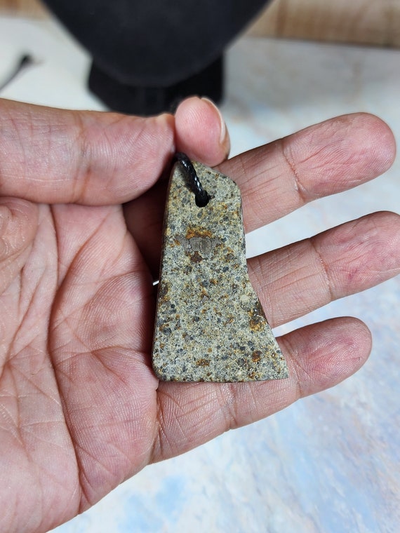 コンドライト隕石スライスペンダント - サハラ砂漠産（20 GR）コンド