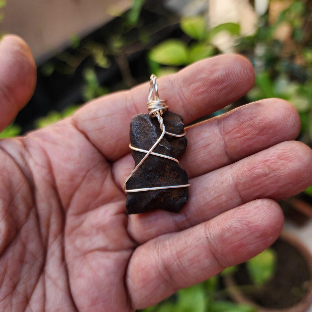 Gebel Kamil Iron Meteorite Pendant: Egyptian Meteorite Specimen 