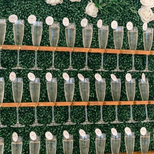 Sektglas-Platzierungen | Platzkarten | Hochzeitsbestuhlung | Weinglas Karten | flöte stempel | Dekor | Braut | Hochzeit must have