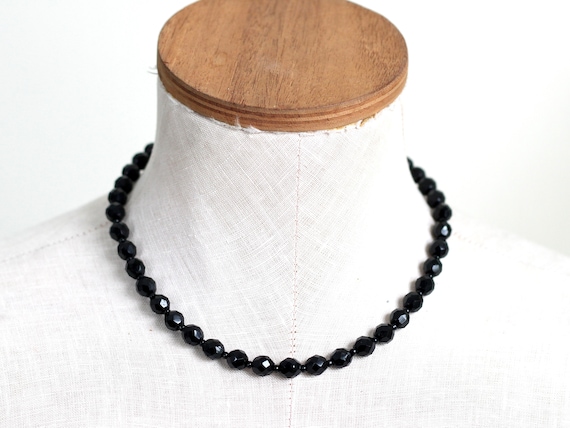 Vintage Faceted Black Glass Single Strand Beaded Necklace  display picture 1
