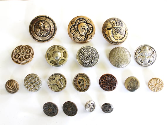 Lot De 15 Boutons Vintage En Métal Doré - Diamètre 19 Mm - 4 Trous - Pour Blazer Ou Veste - Occasion Mais Neufs