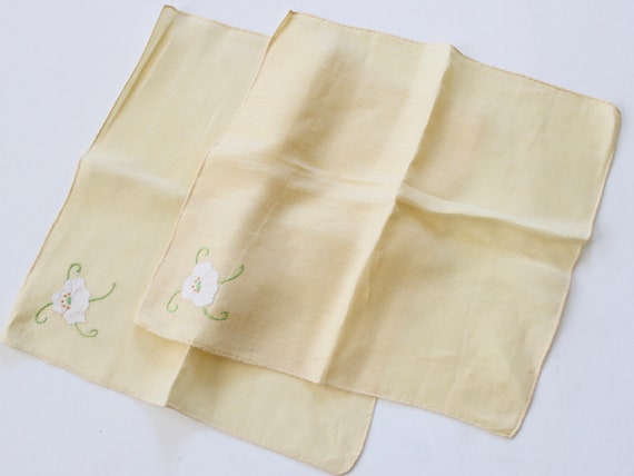 1940s Hand Embroidered Appliqué Linen Handkerchie… - image 3