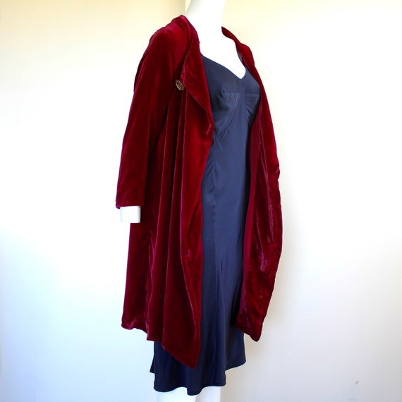 1930s Raspberry Silk Velvet Draped Coat - Scheibl… - image 7