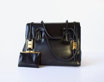 black leather structured handbolsa