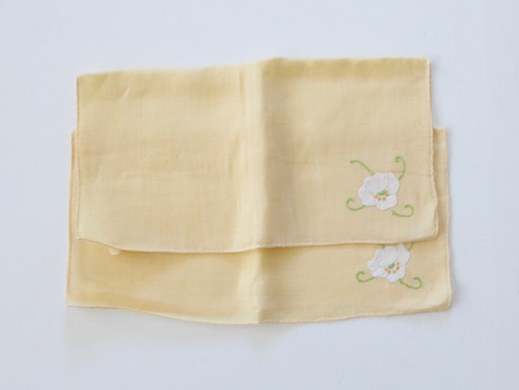 1940s Hand Embroidered Appliqué Linen Handkerchie… - image 5