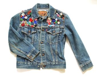 1972 - 1984 Vintage Kinder Levi's Trucker Jeansjacke - Knopf verziert - Kindergröße 10