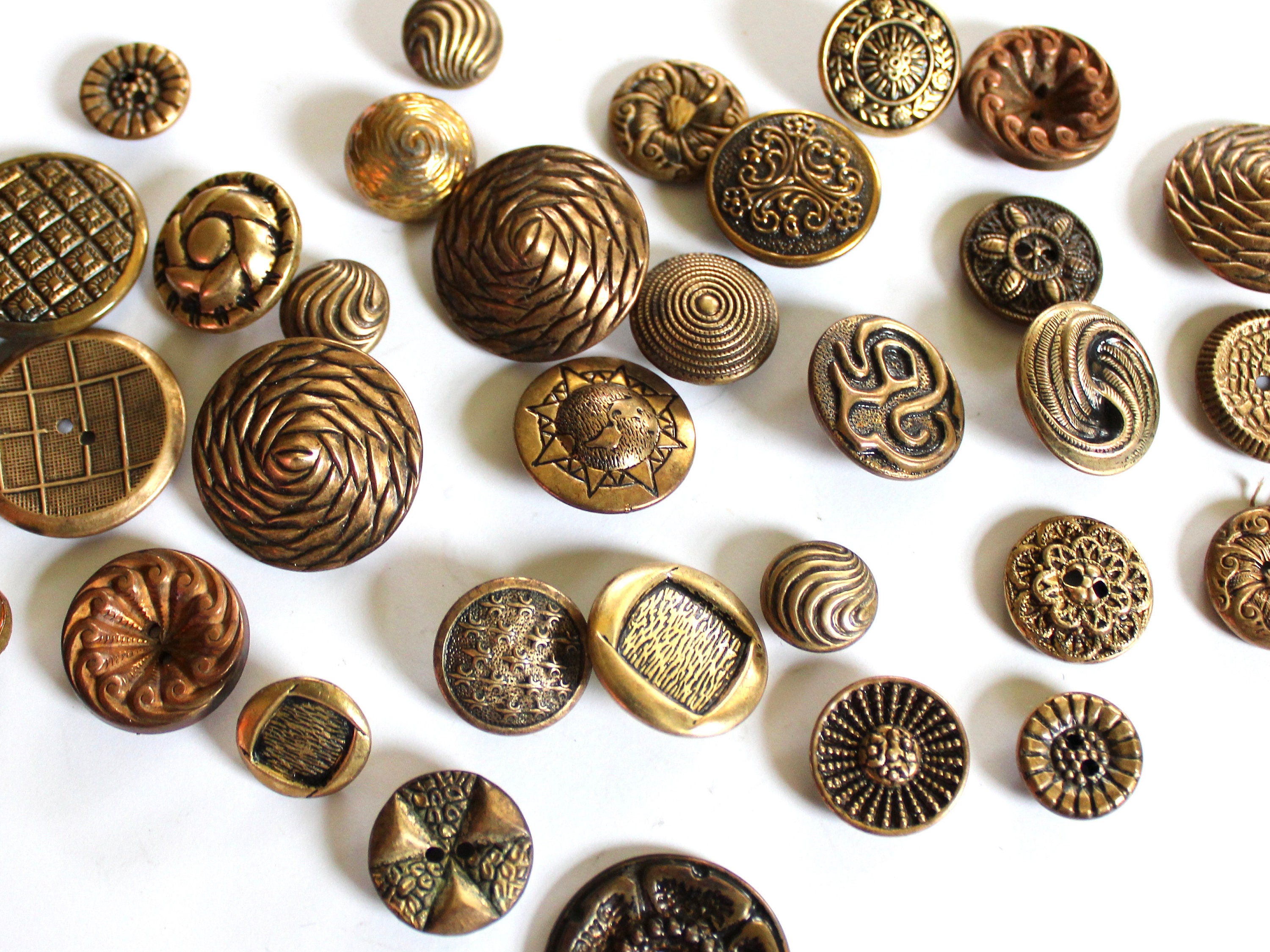 【高価値】 Gold Antique 34 Tone Piece Two - Collection Button Metal その他