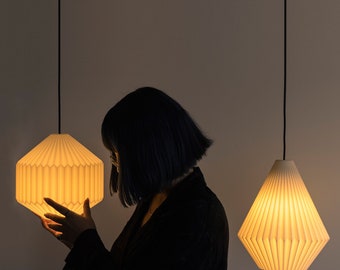 Moderne origami hanglamp als Japanse hangende lampenkap voor minimalistische huisdecoratie - SoraTobu