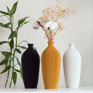 Minimalist Bud Vase for Nordic Shelf Decor as a Modern Housewarming Gift - Nardus
