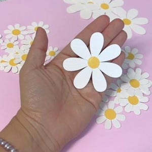 Madeliefje gestanste decoraties, madeliefje confetti, madeliefjes feestdecoratie, madeliefje set decoratie, madeliefjes tafeldecor, madeliefje feestthema, set van 24