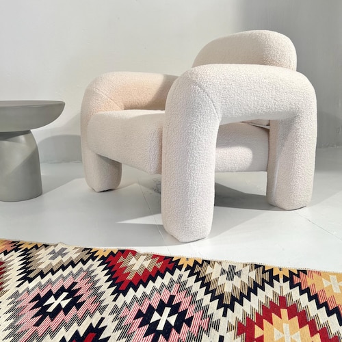 Fauteuil minimaliste en agneau blanc au design moderne