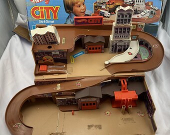 1980 Mattel Hot Wheels City Sto N Go Playset in Original Box in