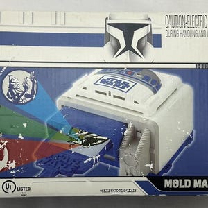 May include: A Star Wars Creepy Crawlers Mold Maker box. The box is white and blue with Star Wars graphics and text. The box includes a mold maker, molds, and accessories. The text on the box says "Creepy Crawlers" and "Mold Maker".