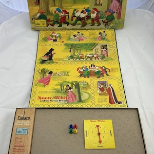 1977 Snow White and the Seven Dwarfs Game by Cadaco Complete Good Condition FREE SHIPPING