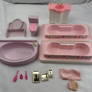 1996 Barbie Bathroom Set and Extras in Good Condition FREE SHIPPING