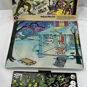 1984 Gremlins Colorforms Adventure Set in Very Good Condition FREE SHIPPING