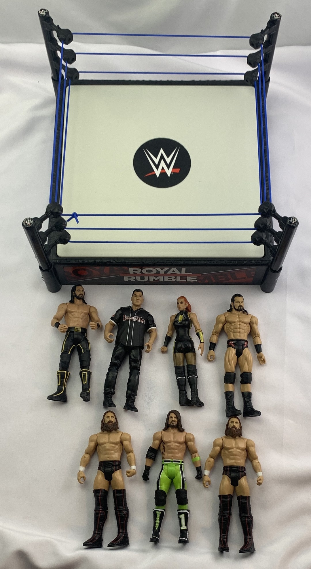 WWE Royal Rumble Smack Down Wrestling Ring and 7 Figures in Great
