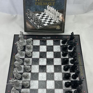 Harry Potter Chess Set Noble Edition Complete Great Condition FREE SHIPPING
