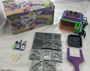2006 Creepy Crawlers Thing Maker Jakks Pacific W/ Molds & Goop