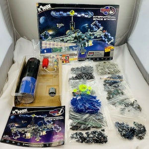 K&#39;Nex International Space Station Complete, Working, Extra Parts FREE SHIPPING