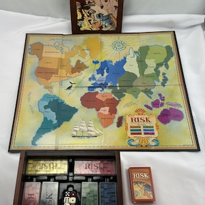 2005 Risk Wood Bookshelf Game by Hasbro Complete in Good Condition FREE SHIPPING