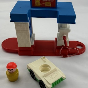 1990 Fisher Price Little People Gas Station #2455 Complete in Very Good Condition FREE SHIPPING