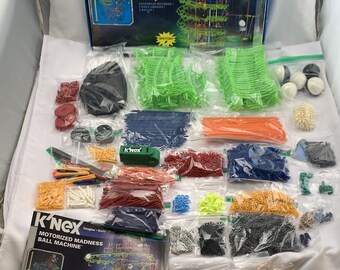 大注目 Ball Madness Motorized Knex Machine in Complete #50086 Set タレントカード