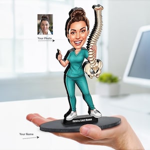 Aangepaste karikatuur chiropractor • Fysiotherapeut cadeau • Wervelkolomarts 4-delige bundel OF acrylbeeld • Gepersonaliseerde rugcrackertrofee