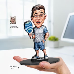 Cadeau personnalisé pour joueur de pickleball | Portrait caricature drôle d&#39;entraîneur personnalisé à partir de votre photo | Idées cadeaux uniques avec votre photo et votre nom