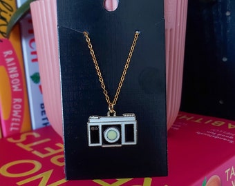 Handmade Gold 18" Camera Necklace | handmade jewellery, handmade jewelry, photography gifts, camera gifts, camera jewelry, camera jewellery