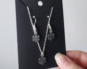 Handmade Silver Chain Snowflake Jewellery Set | Christmas Jewellery, gifts, Christmas gifts, Christmas jewelry,silver, silver jewelry, xmas