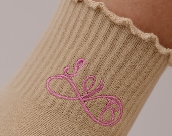 Personalisierte bestickte Damen Socken mit individuellem Namen, Initialen, Braut & Brautjungfer Geschenk
