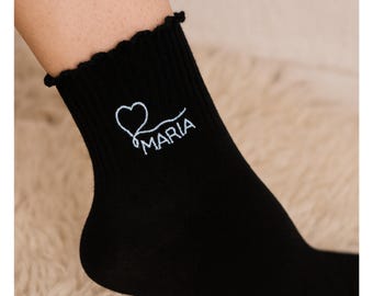 Individuell gestickte Rüschensocken - Personalisierte Damensocken, Braut- & Brautjungferbevorzugung, Monogramm-Logo-Socken