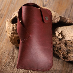 Handmade Leather Glasses Case for Men and Women – Vintage Style Sunglasses Sleeve with Strap – Durable Gift for Travel Office Everyday Use