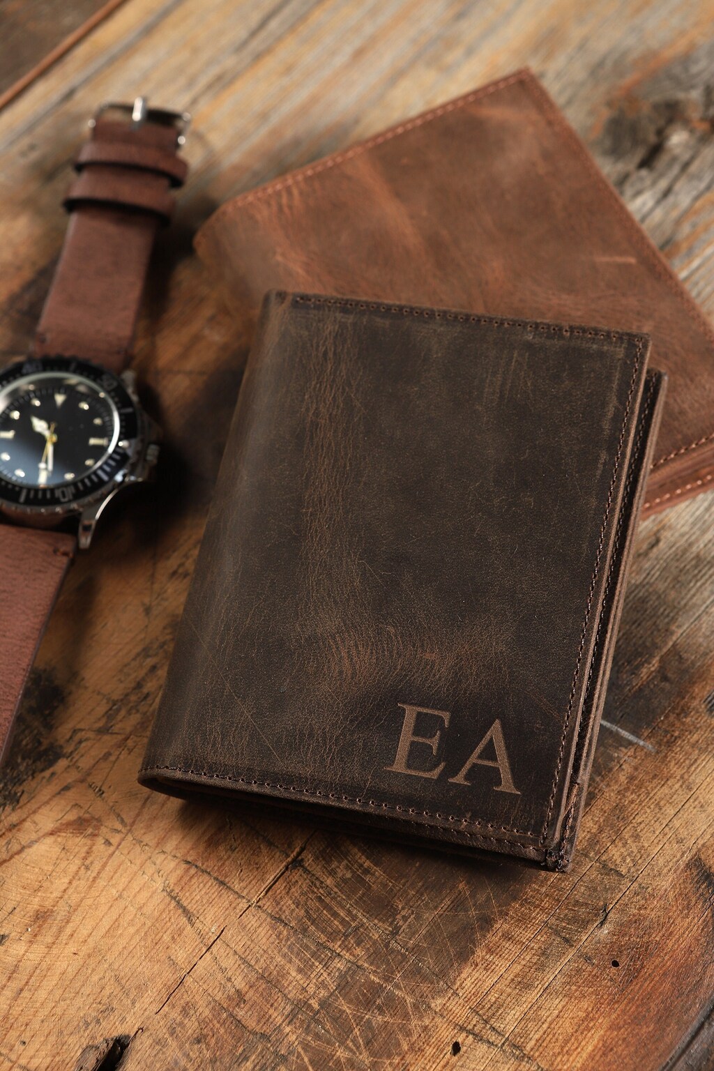 Portafoglio Bifold In Pelle MeMeDIY Personalizzato Con Iniziale E Nome: Regalo Unico Per Uomo