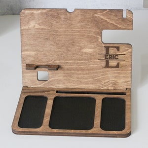 Station d'accueil personnalisée pour homme l Station d'accueil en bois l Cadeau pour homme l Plateau valet l Support iPhone personnalisé l Organisateur pour homme image 6