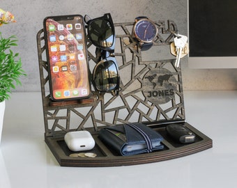 Lade Dock Station l Personalisierter Ständer l Holz Dock Station l Anwalt Geschenk l Organizer für Männer l Geschenk für Trauzeugen l Handyständer