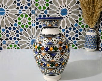 Marokkaanse vaas – Marokkaanse keramische vaas – handgeschilderd geometrisch patroon – Boho ambachtelijk aardewerk – kleurrijk huisdecor accent – gratis cadeau inbegrepen