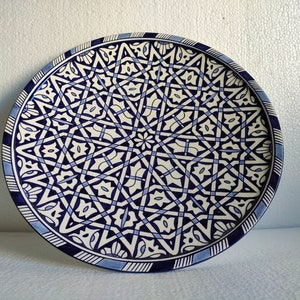 Plato de cerámica hecho a mano - Plato de cerámica marroquí - Cuenco de cerámica marroquí artesanal - Diseños pintados a mano - Plato decorativo de pared - Diseño floral