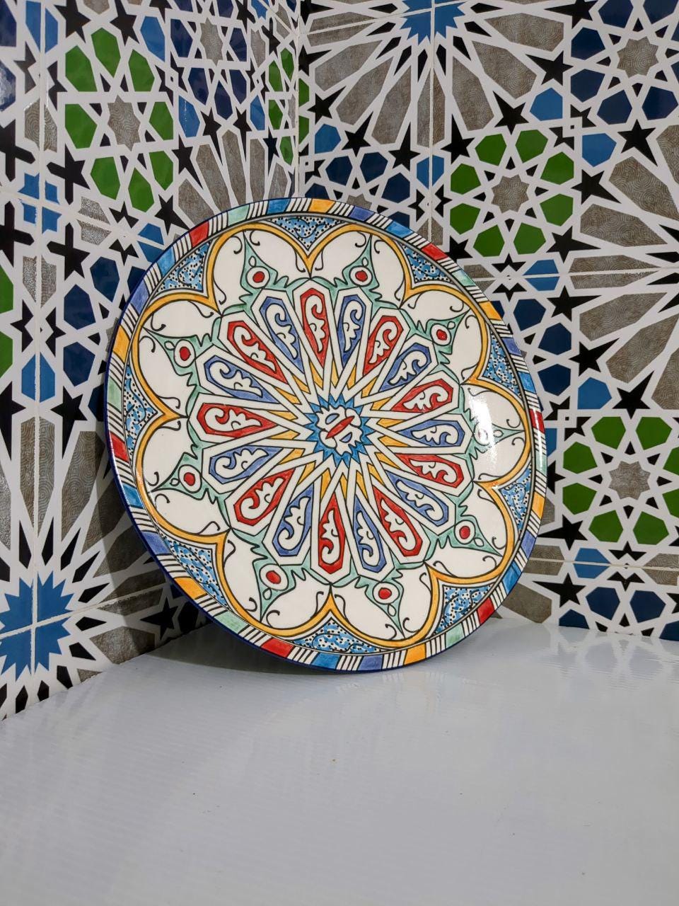 手描きのモロッコ風プレート - マルチカラーのフェズ陶器皿 - 花の