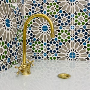 Unique Bathroom Sink Faucet-Elegant Brass Faucet-Luxurious Vintage-Style Bathroom Tap-High-Quality Brass Finish-Single Hole Bathroom Faucet