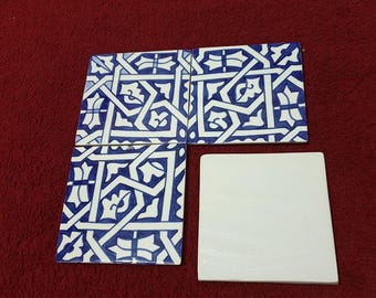 Handgemaakte Marokkaanse zellijtegel: blauw-wit geometrisch keramiek (10 x 10 cm)