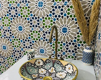 Marokańska umywalka ceramiczna – owalna umywalka z miedzianym rantem w kwiatowy wzór – owalna umywalka nablatowa – marokańska umywalka ceramiczna – ręcznie robiony wzór marokański – ScayFez