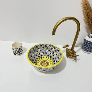 セラミックシンク、黒白黄色の扇形花柄丸型洗面器、モロッコ風シンク、バスルームカウンターシンク、バスルームシンク、大胆なバスルーム装飾