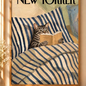 Könnte beinhalten: Ein gerahmter Kunstdruck eines New Yorker Magazin-Covers vom 14. März 1970. Die Illustration zeigt eine getigerte Katze, die im Bett unter einer blau-weiß gestreiften Decke liegt und ein offenes Buch hält. Der Text lautet The New Yorker und Price 50 cents.