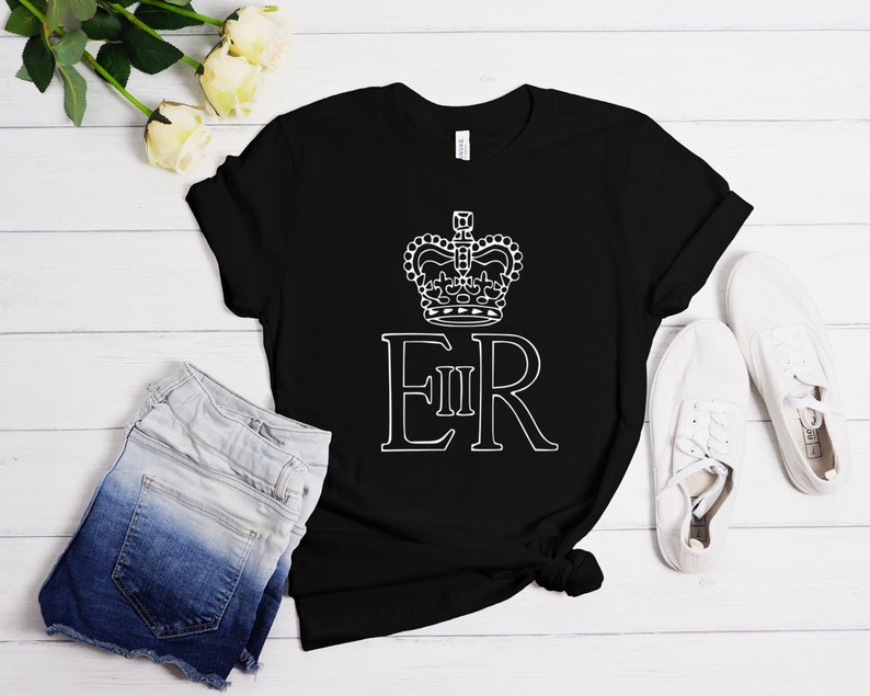 EIIR, My Queen,Queen Elizabeth II Platinum Jubilee 2022 , My Queen T-Shirt, T shirt , Happy T shirt ,The Queen's T shirt, royal coat of arms 